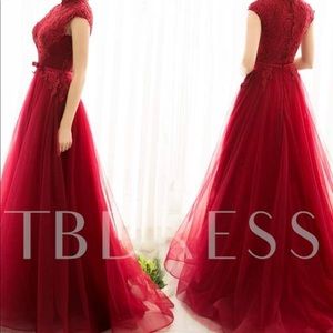 Brand new formal tulle burgundy cap-sleeve dress